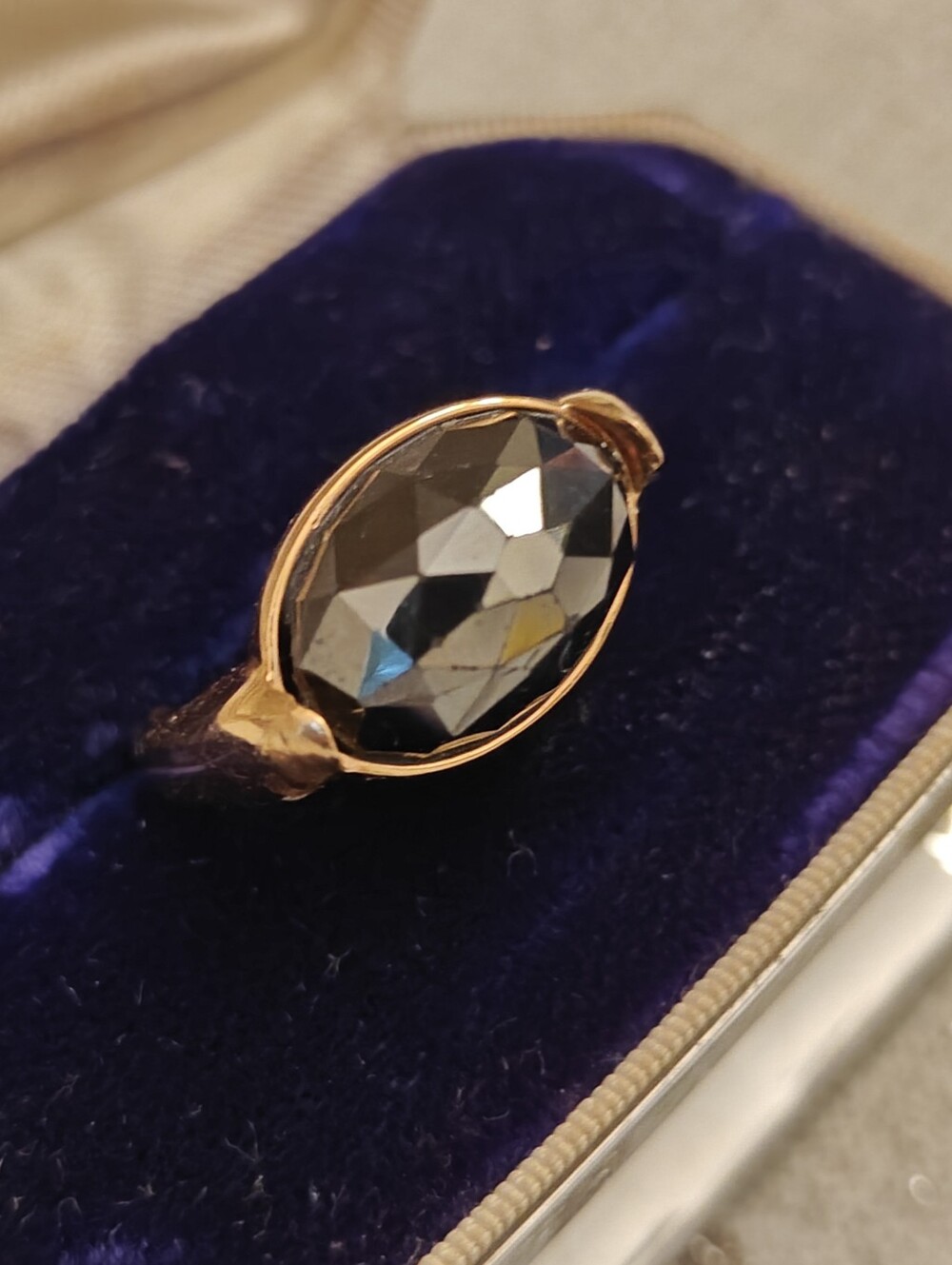 Authentic Swarovski Vanilla Jet Hematite ring